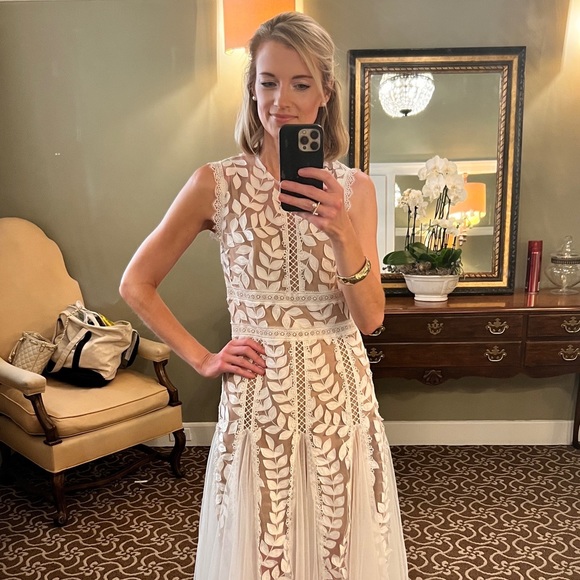 Meet your Posher, Ariana - Picture 4 of 8